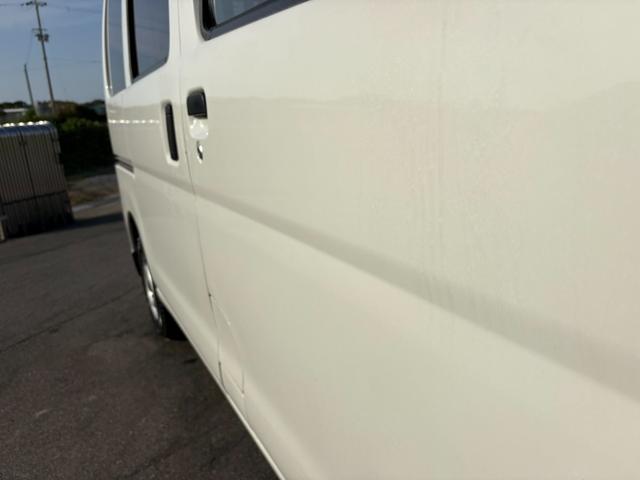 ハイゼットカーゴ ＤＸ　ＳＡＩＩＩ　４ＡＴ　衝突軽減ブレーキ　横滑り防止　アイドリングストップ　純正ラジオ　前後ドラレコ　マニュアルエアコン　前席パワーウィンドウ　純正キーレス（11枚目）