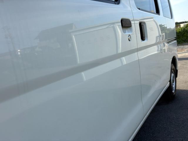 ハイゼットカーゴ ＤＸ　ＳＡＩＩＩ　４ＡＴ　衝突軽減ブレーキ　横滑り防止　アイドリングストップ　純正ラジオ　前後ドラレコ　マニュアルエアコン　前席パワーウィンドウ　純正キーレス（12枚目）