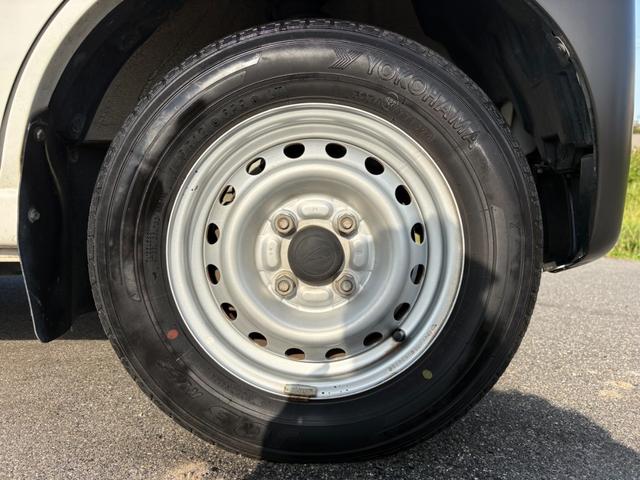 ハイゼットカーゴ ＤＸ　ＳＡＩＩＩ　４ＡＴ　衝突軽減ブレーキ　横滑り防止　アイドリングストップ　純正ラジオ　前後ドラレコ　マニュアルエアコン　前席パワーウィンドウ　純正キーレス（17枚目）