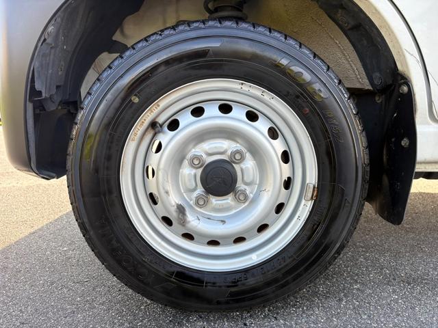 ハイゼットカーゴ ＤＸ　ＳＡＩＩＩ　４ＡＴ　衝突軽減ブレーキ　横滑り防止　アイドリングストップ　純正ラジオ　前後ドラレコ　マニュアルエアコン　前席パワーウィンドウ　純正キーレス（20枚目）