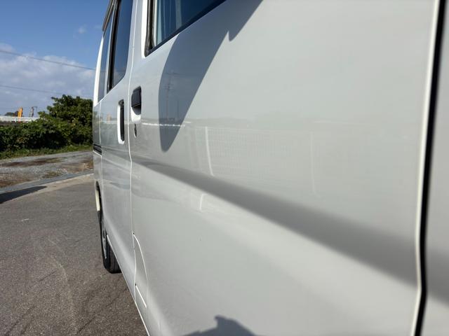 ハイゼットカーゴ ＤＸ　４ＡＴ　純正ラジオ　マニュアルエアコン　前席パワーウィンドウ　純正キー（11枚目）