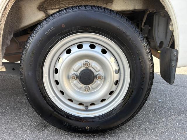 ハイゼットカーゴ ＤＸ　４ＡＴ　純正ラジオ　マニュアルエアコン　前席パワーウィンドウ　純正キー（19枚目）