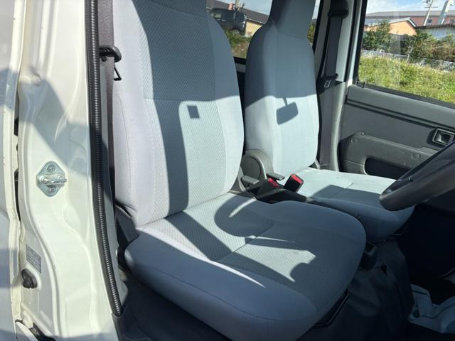 ハイゼットカーゴ ＤＸ　４ＡＴ　純正ラジオ　マニュアルエアコン　前席パワーウィンドウ　純正キー（24枚目）