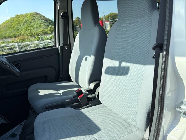 ハイゼットカーゴ ＤＸ　４ＡＴ　純正ラジオ　マニュアルエアコン　前席パワーウィンドウ　純正キー（25枚目）
