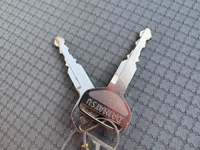 ハイゼットカーゴ ＤＸ　４ＡＴ　純正ラジオ　マニュアルエアコン　前席パワーウィンドウ　純正キー（38枚目）