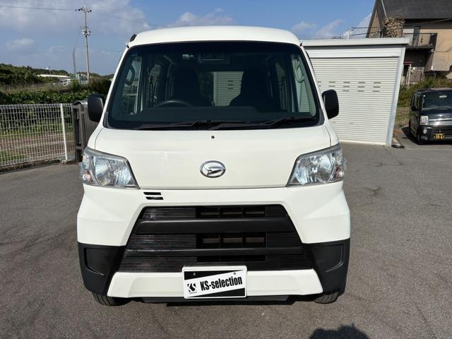 ハイゼットカーゴ ＤＸ　ＳＡＩＩＩ　４ＡＴ　衝突軽減ブレーキ　横滑り防止　アイドリングストップ　純正ラジオ　ドライブレコーダー　マニュアルエアコン　前席パワーウィンドウ　純正キーレス（2枚目）