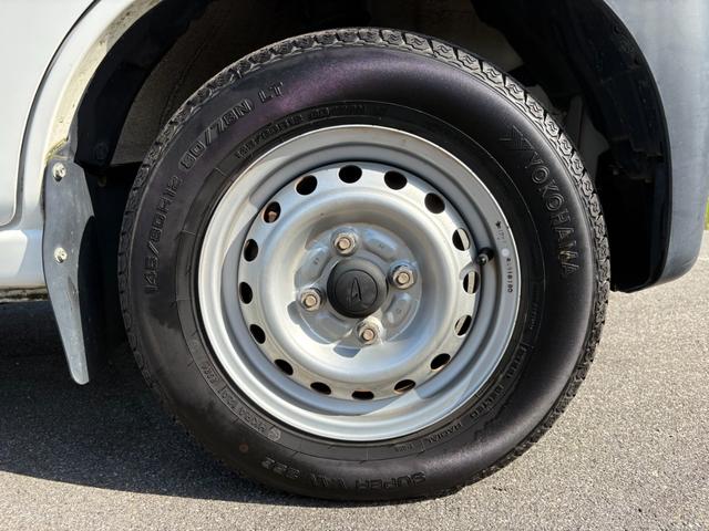 ハイゼットカーゴ ＤＸ　ＳＡＩＩＩ　４ＡＴ　衝突軽減ブレーキ　横滑り防止　アイドリングストップ　純正ラジオ　ドライブレコーダー　マニュアルエアコン　前席パワーウィンドウ　純正キーレス（17枚目）