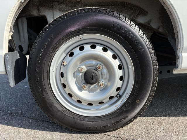 ハイゼットカーゴ ＤＸ　ＳＡＩＩＩ　４ＡＴ　衝突軽減ブレーキ　横滑り防止　アイドリングストップ　純正ラジオ　ドライブレコーダー　マニュアルエアコン　前席パワーウィンドウ　純正キーレス（18枚目）