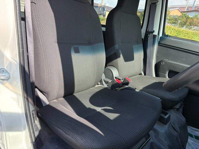 ハイゼットカーゴ ＤＸ　ＳＡＩＩＩ　４ＡＴ　衝突軽減ブレーキ　横滑り防止　アイドリングストップ　純正ラジオ　ドライブレコーダー　マニュアルエアコン　前席パワーウィンドウ　純正キーレス（24枚目）
