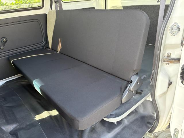 ハイゼットカーゴ ＤＸ　ＳＡＩＩＩ　４ＡＴ　衝突軽減ブレーキ　横滑り防止　アイドリングストップ　純正ラジオ　ドライブレコーダー　マニュアルエアコン　前席パワーウィンドウ　純正キーレス（26枚目）