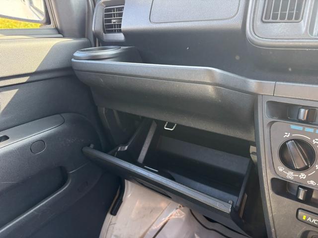 ハイゼットカーゴ ＤＸ　ＳＡＩＩＩ　４ＡＴ　衝突軽減ブレーキ　横滑り防止　アイドリングストップ　純正ラジオ　ドライブレコーダー　マニュアルエアコン　前席パワーウィンドウ　純正キーレス（39枚目）