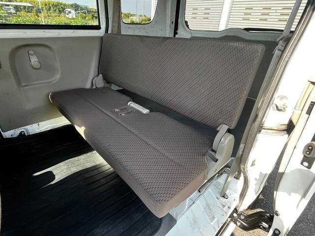 【リヤシート】リヤシートは、シートの座面を考慮し、適度なホールド感を持たせ、ゆとりある着座姿勢を保てる様、工夫した構造になっております♪