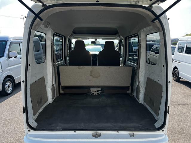 【トランク】収納スペースも十分にございます。２列目を倒してゴルフバックや長尺物を積み込むなど使い方は様々。日常・レジャーと活躍いたします。