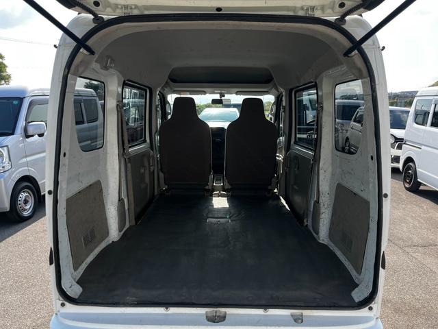 【トランク】収納スペースも十分にございます。２列目を倒してゴルフバックや長尺物を積み込むなど使い方は様々。日常・レジャーと活躍いたします。