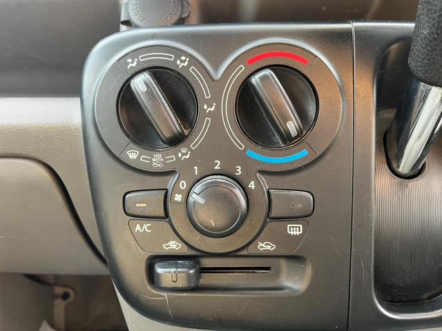 【マニュアルエアコン】直感的に使いやすいデザインのマニュアルエアコンを装備しております♪