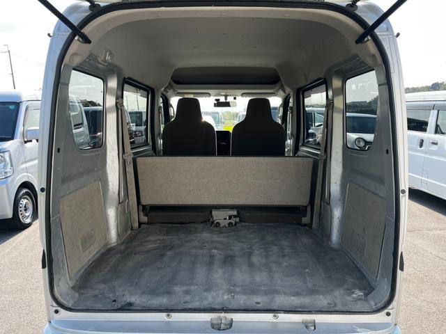 【トランク】収納スペースも十分にございます。２列目を倒してゴルフバックや長尺物を積み込むなど使い方は様々。日常・レジャーと活躍いたします。