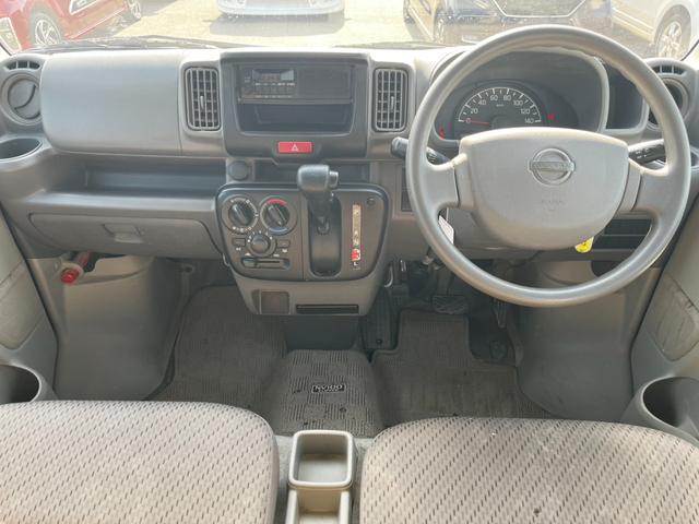 【インパネ周り】視界がよく運転しやすい設計となっております。インパネ周りもすっきりと洗練されたデザインで高級感が溢れています。日々のドライブを飽きさせません。