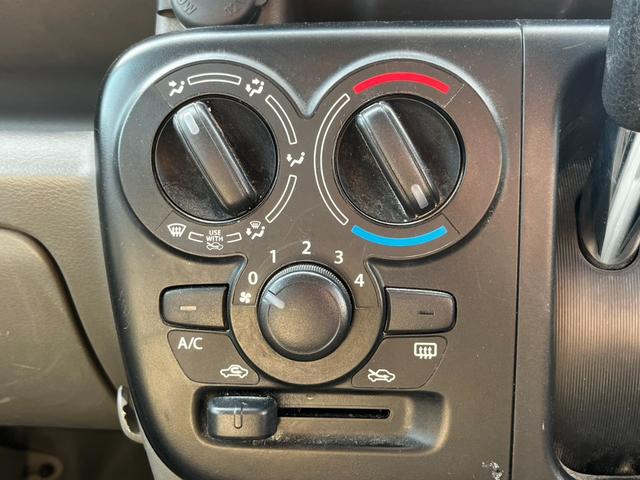 【マニュアルエアコン】直感的に使いやすいデザインのマニュアルエアコンを装備しております♪