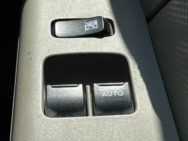 【パワーウインドウ】当然パワーウインドウ付いております。窓の開閉はボタン一つで楽々、必須装備ですね。