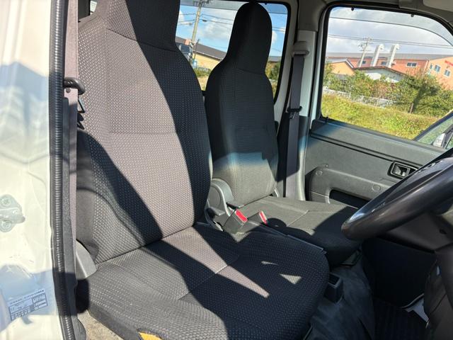 ハイゼットカーゴ ＤＸ　ＳＡＩＩＩ　４ＡＴ　衝突軽減ブレーキ　横滑り防止　アイドリングストップ　マニュアルエアコン　前席パワーウィンドウ　純正キーレス（24枚目）