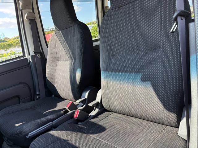 ハイゼットカーゴ ＤＸ　ＳＡＩＩＩ　４ＡＴ　衝突軽減ブレーキ　横滑り防止　アイドリングストップ　マニュアルエアコン　前席パワーウィンドウ　純正キーレス（25枚目）