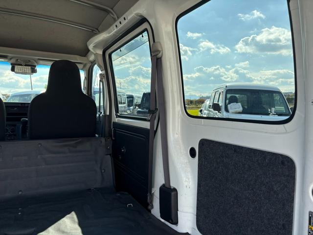 ハイゼットカーゴ ＤＸ　ＳＡＩＩＩ　４ＡＴ　衝突軽減ブレーキ　横滑り防止　アイドリングストップ　マニュアルエアコン　前席パワーウィンドウ　純正キーレス（29枚目）