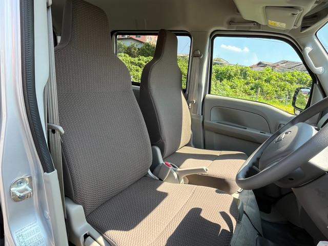 クリッパーバン ＤＸ　５ＭＴ　衝突軽減ブレーキ　横滑り防止　パーキングアシスト　純正ラジオ　マニュアルエアコン　前席パワーウィンドウ　純正キーレス（24枚目）