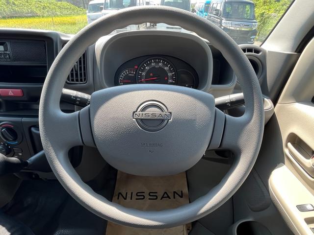 クリッパーバン ＤＸ　５ＭＴ　衝突軽減ブレーキ　横滑り防止　パーキングアシスト　純正ラジオ　マニュアルエアコン　前席パワーウィンドウ　純正キーレス（31枚目）