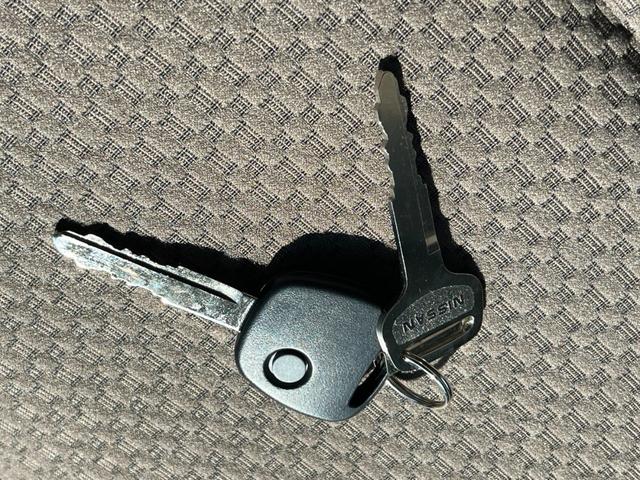 クリッパーバン ＤＸ　５ＭＴ　衝突軽減ブレーキ　横滑り防止　パーキングアシスト　純正ラジオ　マニュアルエアコン　前席パワーウィンドウ　純正キーレス（38枚目）