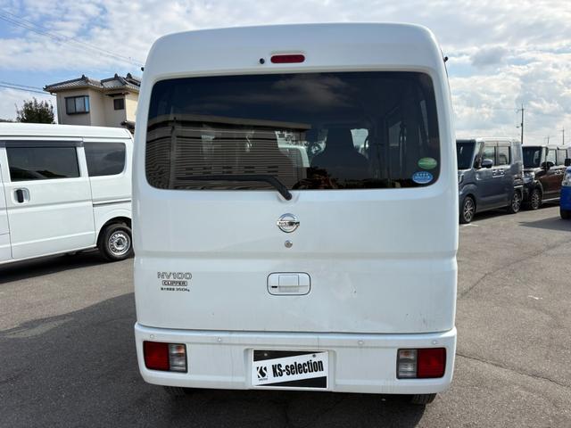 ＮＶ１００クリッパーバン ＤＸ　ＧＬセーフティパッケージ　４ＡＴ　衝突軽減ブレーキ　横滑り防止　パーキングアシスト　純正ナビ　フルセグ　Ｂｌｕｅｔｏｏｔｈ接続可　ラジオ　バックカメラ　ＥＴＣ　ドライブレコーダー　前席パワーウィンドウ　電格ミラー　純正キーレス（7枚目）
