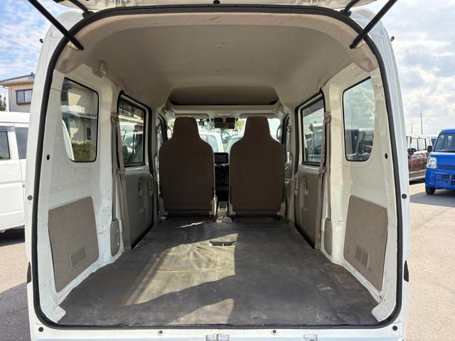 ＮＶ１００クリッパーバン ＤＸ　ＧＬセーフティパッケージ　４ＡＴ　衝突軽減ブレーキ　横滑り防止　パーキングアシスト　純正ナビ　フルセグ　Ｂｌｕｅｔｏｏｔｈ接続可　ラジオ　バックカメラ　ＥＴＣ　ドライブレコーダー　前席パワーウィンドウ　電格ミラー　純正キーレス（28枚目）