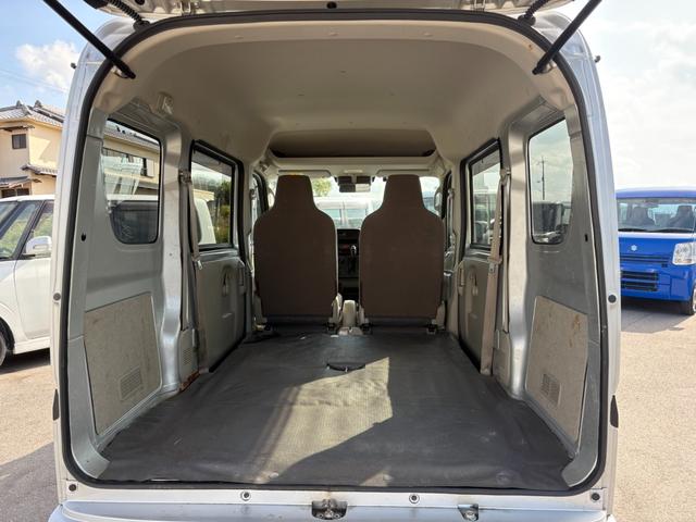 ＮＶ１００クリッパーバン ＤＸ　セーフティパッケージ　５ＡＧＳ車　２ｎｄ発進　衝突軽減ブレーキ　横滑り防止　パーキングアシスト　純正ラジオ　ＥＴＣ　マニュアルエアコン　純正キーレス（28枚目）