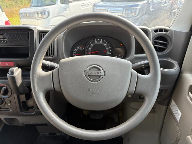 ＮＶ１００クリッパーバン ＤＸ　セーフティパッケージ　５ＡＧＳ車　２ｎｄ発進　衝突軽減ブレーキ　横滑り防止　パーキングアシスト　純正ラジオ　ＥＴＣ　マニュアルエアコン　純正キーレス（32枚目）