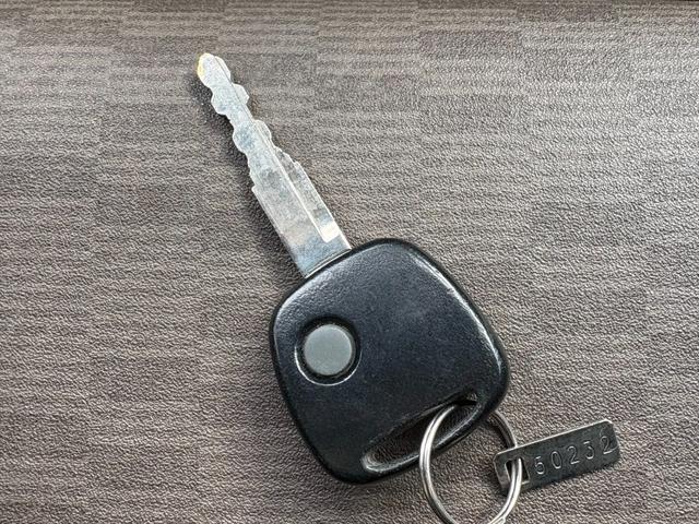 ＮＶ１００クリッパーバン ＤＸ　セーフティパッケージ　５ＡＧＳ車　２ｎｄ発進　衝突軽減ブレーキ　横滑り防止　パーキングアシスト　純正ラジオ　ＥＴＣ　マニュアルエアコン　純正キーレス（42枚目）