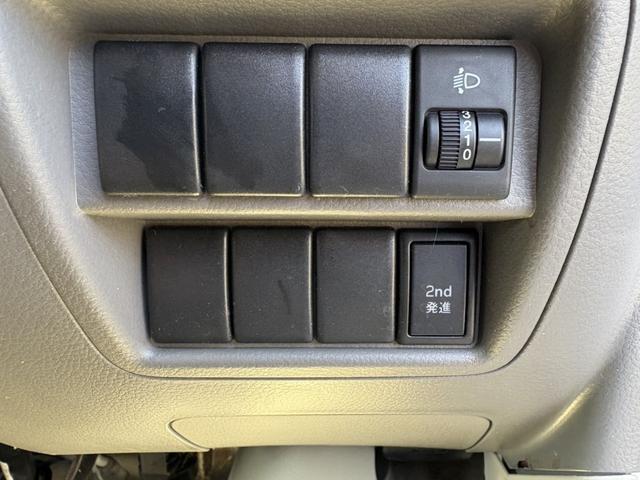 NV100クリッパーバン DX GLパッケージ 5AGS車 2nd発進 社外ナビ ワンセグ ラジオ ETC マニュアルエアコン 前席パワーウィンドウ キー(27枚目)