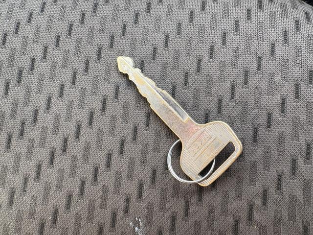 ＮＶ１００クリッパーバン ＤＸ　ＧＬパッケージ　４ＡＴ　純正ナビ　フルセグ　Ｂｌｕｅｔｏｏｔｈ接続可　ラジオ　バックカメラ　ＥＴＣ　ドライブレコーダー　マニュアルエアコン　前席パワーウィンドウ　キー（41枚目）