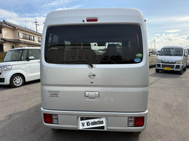 ＮＶ１００クリッパーバン ＤＸ　ＧＬセーフティパッケージ　４ＡＴ　衝突軽減ブレーキ　横滑り防止　パーキングアシスト　純正ナビ　フルセグ　Ｂｌｕｅｔｏｏｔｈ接続可　ラジオ　バックカメラ　ＥＴＣ　ドライブレコーダー　前席パワーウィンドウ　電格ミラー　純正キーレス（7枚目）