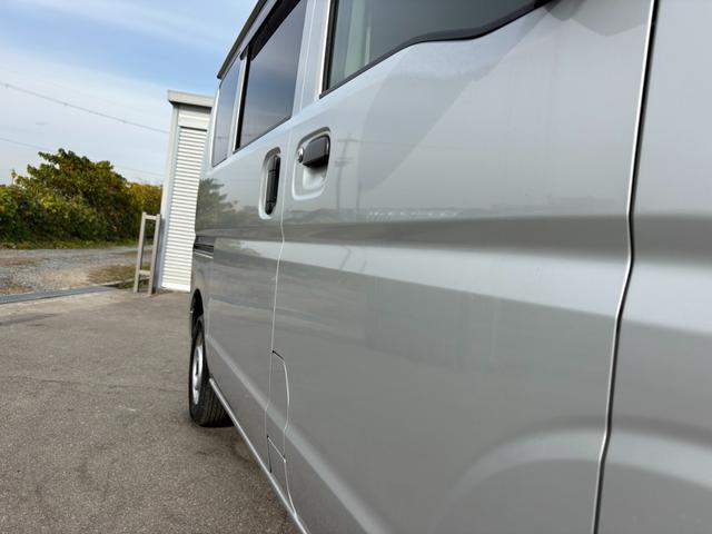 ＮＶ１００クリッパーバン ＤＸ　ＧＬセーフティパッケージ　４ＡＴ　衝突軽減ブレーキ　横滑り防止　パーキングアシスト　純正ナビ　フルセグ　Ｂｌｕｅｔｏｏｔｈ接続可　ラジオ　バックカメラ　ＥＴＣ　ドライブレコーダー　前席パワーウィンドウ　電格ミラー　純正キーレス（11枚目）