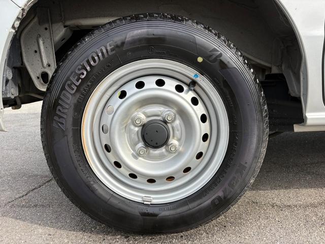 ＮＶ１００クリッパーバン ＤＸ　ＧＬセーフティパッケージ　４ＡＴ　衝突軽減ブレーキ　横滑り防止　パーキングアシスト　純正ナビ　フルセグ　Ｂｌｕｅｔｏｏｔｈ接続可　ラジオ　バックカメラ　ＥＴＣ　ドライブレコーダー　前席パワーウィンドウ　電格ミラー　純正キーレス（14枚目）