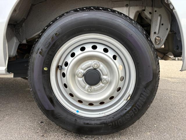 ＮＶ１００クリッパーバン ＤＸ　ＧＬセーフティパッケージ　４ＡＴ　衝突軽減ブレーキ　横滑り防止　パーキングアシスト　純正ナビ　フルセグ　Ｂｌｕｅｔｏｏｔｈ接続可　ラジオ　バックカメラ　ＥＴＣ　ドライブレコーダー　前席パワーウィンドウ　電格ミラー　純正キーレス（15枚目）