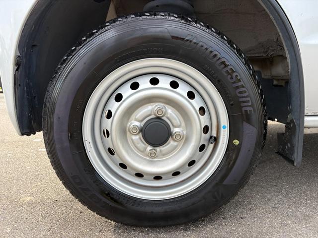 ＮＶ１００クリッパーバン ＤＸ　ＧＬセーフティパッケージ　４ＡＴ　衝突軽減ブレーキ　横滑り防止　パーキングアシスト　純正ナビ　フルセグ　Ｂｌｕｅｔｏｏｔｈ接続可　ラジオ　バックカメラ　ＥＴＣ　ドライブレコーダー　前席パワーウィンドウ　電格ミラー　純正キーレス（16枚目）