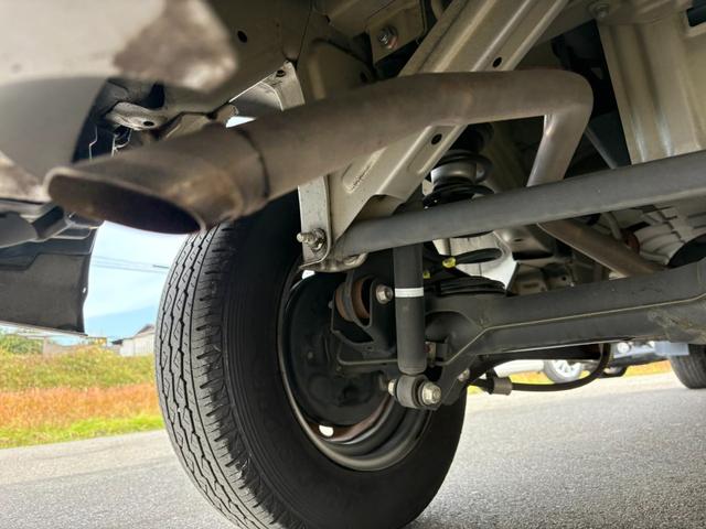 ＮＶ１００クリッパーバン ＤＸ　ＧＬセーフティパッケージ　４ＡＴ　衝突軽減ブレーキ　横滑り防止　パーキングアシスト　純正ナビ　フルセグ　Ｂｌｕｅｔｏｏｔｈ接続可　ラジオ　バックカメラ　ＥＴＣ　ドライブレコーダー　前席パワーウィンドウ　電格ミラー　純正キーレス（19枚目）