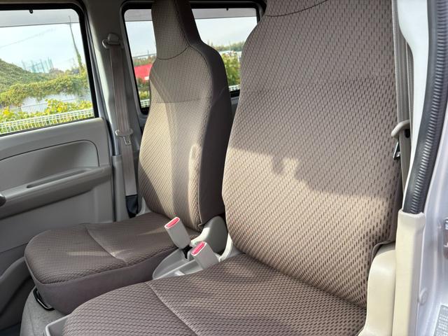 ＮＶ１００クリッパーバン ＤＸ　ＧＬセーフティパッケージ　４ＡＴ　衝突軽減ブレーキ　横滑り防止　パーキングアシスト　純正ナビ　フルセグ　Ｂｌｕｅｔｏｏｔｈ接続可　ラジオ　バックカメラ　ＥＴＣ　ドライブレコーダー　前席パワーウィンドウ　電格ミラー　純正キーレス（25枚目）