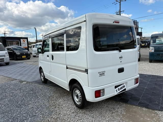 ＮＶ１００クリッパーバン ＤＸ　ＧＬエマージェンシーブレーキパッケージ　５ＡＧＳ車　２ｎｄ発進　衝突軽減ブレーキ　横滑り防止　社外オーディオ　ＤＶＤ　ラジオ　バックカメラ　ＥＴＣ　電格ミラー　マニュアルエアコン　前席パワーウィンドウ　純正キーレス（8枚目）