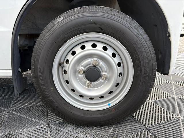 ＮＶ１００クリッパーバン ＤＸ　ＧＬエマージェンシーブレーキパッケージ　５ＡＧＳ車　２ｎｄ発進　衝突軽減ブレーキ　横滑り防止　社外オーディオ　ＤＶＤ　ラジオ　バックカメラ　ＥＴＣ　電格ミラー　マニュアルエアコン　前席パワーウィンドウ　純正キーレス（11枚目）