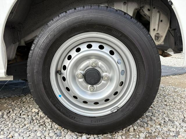 ＮＶ１００クリッパーバン ＤＸ　ＧＬエマージェンシーブレーキパッケージ　５ＡＧＳ車　２ｎｄ発進　衝突軽減ブレーキ　横滑り防止　社外オーディオ　ＤＶＤ　ラジオ　バックカメラ　ＥＴＣ　電格ミラー　マニュアルエアコン　前席パワーウィンドウ　純正キーレス（13枚目）