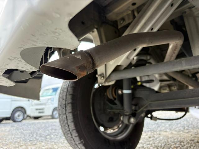 ＮＶ１００クリッパーバン ＤＸ　ＧＬエマージェンシーブレーキパッケージ　５ＡＧＳ車　２ｎｄ発進　衝突軽減ブレーキ　横滑り防止　社外オーディオ　ＤＶＤ　ラジオ　バックカメラ　ＥＴＣ　電格ミラー　マニュアルエアコン　前席パワーウィンドウ　純正キーレス（17枚目）