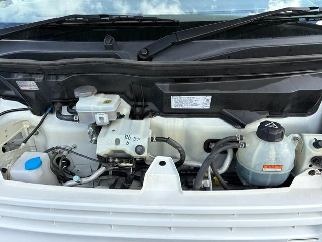 ＮＶ１００クリッパーバン ＤＸ　ＧＬエマージェンシーブレーキパッケージ　５ＡＧＳ車　２ｎｄ発進　衝突軽減ブレーキ　横滑り防止　社外オーディオ　ＤＶＤ　ラジオ　バックカメラ　ＥＴＣ　電格ミラー　マニュアルエアコン　前席パワーウィンドウ　純正キーレス（18枚目）