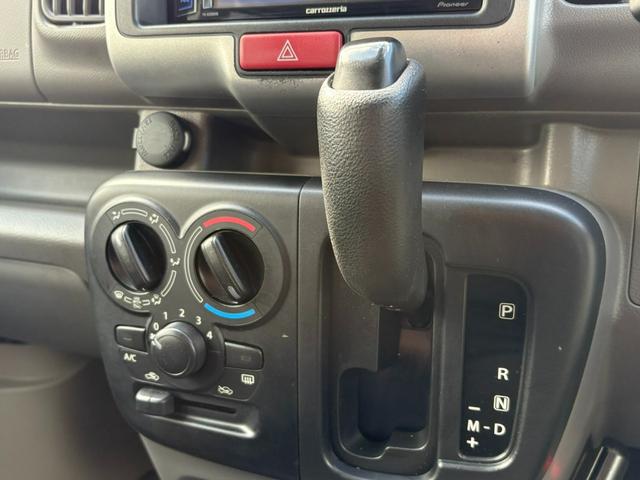 ＮＶ１００クリッパーバン ＤＸ　ＧＬエマージェンシーブレーキパッケージ　５ＡＧＳ車　２ｎｄ発進　衝突軽減ブレーキ　横滑り防止　社外オーディオ　ＤＶＤ　ラジオ　バックカメラ　ＥＴＣ　電格ミラー　マニュアルエアコン　前席パワーウィンドウ　純正キーレス（36枚目）