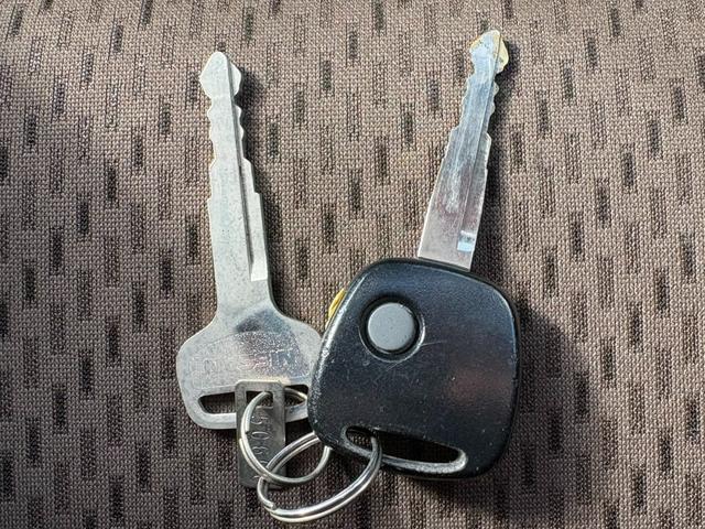 ＮＶ１００クリッパーバン ＤＸ　ＧＬエマージェンシーブレーキパッケージ　５ＡＧＳ車　２ｎｄ発進　衝突軽減ブレーキ　横滑り防止　社外オーディオ　ＤＶＤ　ラジオ　バックカメラ　ＥＴＣ　電格ミラー　マニュアルエアコン　前席パワーウィンドウ　純正キーレス（42枚目）